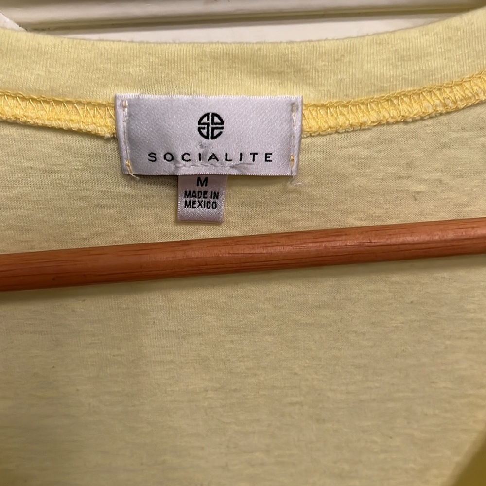 Socialite Knot Front Top - Picture 2 of 4